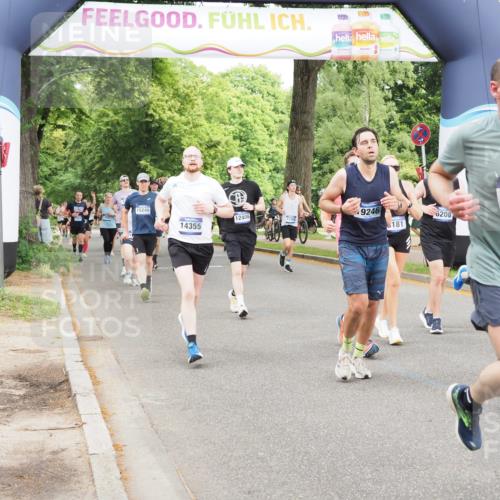 29.06.2025 - hella hamburg halbmarathon MichiJ http://msf.ph/oto/8379077 29.06.2025 10:46:02 Zwischen KM18-KM19 2957, 3181, 6208, 7259, 8089, 9156, 9353, 10915, 11757, 12378, 12406, 12633, 12809, 14355, 14375, 14429, 14628, 17176, 17825, 17931, 18153, 18467, 19246 meine-sportfotos.de