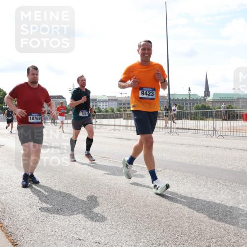 29.06.2025 - hella hamburg halbmarathon Lena Gebhardt http://msf.ph/oto/8379179 29.06.2025 10:15:27 Lombardsbrücke 12521, 272, 9307, 18769, 9423, 1296, 1379, 1440, 1524, 1575, 1745, 2110, 2140, 2281, 2720, 2989, 3417, 3507, 3509, 3513, 3650, 3844, 4007, 4466, 4492, 4494, 4495, 4641, 5069, 5271, 5739, 5800, 5986, 6181, 6248, 6317, 6376, 6576, 7452, 7809, 7810, 7881, 8237, 8256, 8275, 8609, 9113, 9192, 9307, 9423, 9657, 9847, 9911, 9975, 9997, 10108, 10589, 10775, 10858, 11271, 11598, 12457, 12521, 13197, 13453, 13500, 13818, 14413, 14550, 14552, 15150, 15307, 15740 meine-sportfotos.de