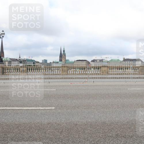 29.06.2025 - hella hamburg halbmarathon Lena Gebhardt http://msf.ph/oto/8379254 29.06.2025 09:14:13 Lombardsbrücke  meine-sportfotos.de