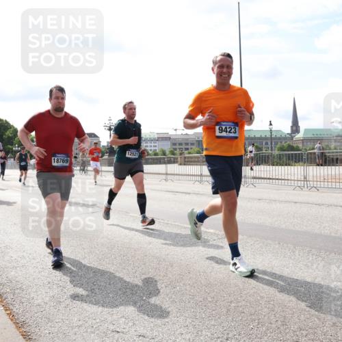 29.06.2025 - hella hamburg halbmarathon Lena Gebhardt http://msf.ph/oto/8379279 29.06.2025 10:15:27 Lombardsbrücke 9307, 2720, 12521, 18769, 9423, 1296, 1379, 1440, 1524, 1575, 1745, 2110, 2140, 2281, 2720, 2989, 3417, 3507, 3509, 3513, 3650, 3844, 4007, 4466, 4492, 4494, 4495, 4641, 5069, 5271, 5739, 5800, 5986, 6181, 6248, 6317, 6376, 6576, 7452, 7809, 7810, 7881, 8237, 8256, 8275, 8609, 9113, 9192, 9307, 9423, 9657, 9847, 9911, 9975, 9997, 10108, 10589, 10775, 10858, 11271, 11598, 12457, 12521, 13197, 13453, 13500, 13818, 14413, 14550, 14552, 15150, 15307, 15740 meine-sportfotos.de