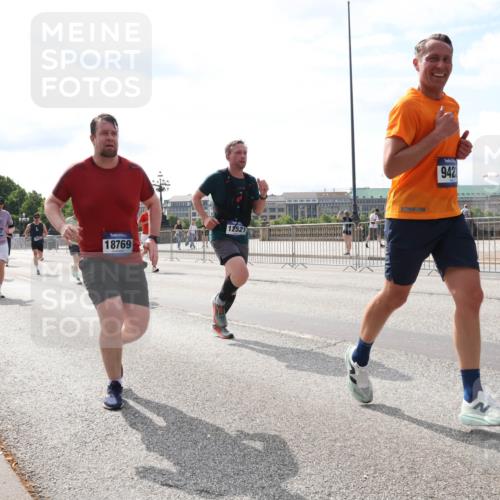 29.06.2025 - hella hamburg halbmarathon Lena Gebhardt http://msf.ph/oto/8379386 29.06.2025 10:15:28 Lombardsbrücke 2720, 9307, 18769, 12521, 942, 1296, 1440, 1524, 1745, 2110, 2140, 2281, 2720, 2989, 3417, 3507, 3509, 3513, 3650, 3844, 4007, 4466, 4492, 4494, 4495, 5069, 5271, 5739, 5800, 5986, 6181, 6248, 6317, 6376, 6576, 7452, 7809, 7810, 7881, 8237, 8256, 8275, 8609, 9113, 9192, 9307, 9423, 9657, 9847, 9911, 9975, 9997, 10108, 10589, 10775, 10858, 11271, 11598, 12457, 12521, 13179, 13197, 13453, 13500, 13818, 13951, 14413, 14550, 14552, 15150, 15307, 15740 meine-sportfotos.de