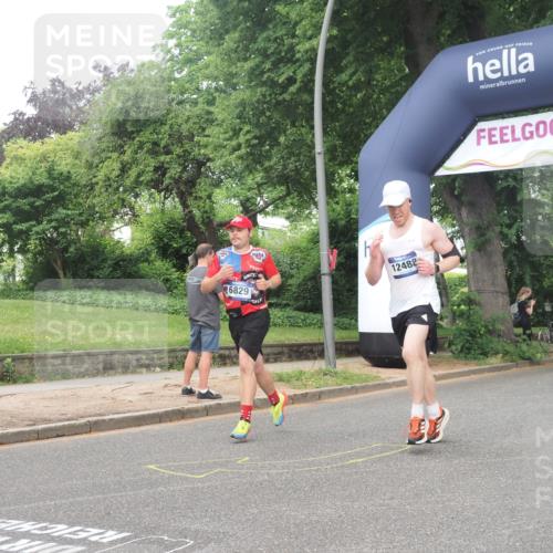 29.06.2025 - hella hamburg halbmarathon KatJ http://msf.ph/oto/8379470 29.06.2025 10:24:57 Zwischen KM18-KM19 6829, 7831 meine-sportfotos.de