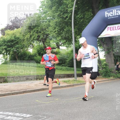 29.06.2025 - hella hamburg halbmarathon KatJ http://msf.ph/oto/8379502 29.06.2025 10:24:57 Zwischen KM18-KM19 6829, 7831 meine-sportfotos.de