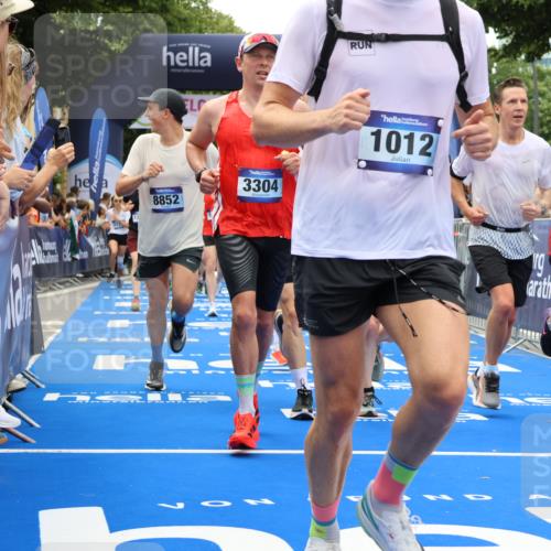 29.06.2025 - hella hamburg halbmarathon Strokosch-Dieckow http://msf.ph/oto/8379505 29.06.2025 10:47:28 Ziel 51, 1012, 1070, 1320, 1592, 1696, 2274, 2284, 2839, 2869, 2953, 3304, 5532, 5650, 5889, 6009, 8023, 8234, 8693, 8852, 8927, 9305, 10423, 10969, 11021, 11077, 11491, 12870, 13223, 13303, 14619, 15350, 15451, 15479, 15923, 16089, 16819, 17846, 17905, 18104, 18758, 18974, 19181 meine-sportfotos.de