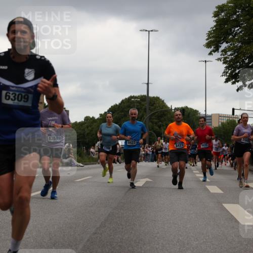29.06.2025 - hella hamburg halbmarathon Yannick Fuchs http://msf.ph/oto/8379519 29.06.2025 10:54:40 20KM 1364, 1414, 1653, 1681, 2322, 2323, 2363, 6033, 6201, 6309, 6487, 6754, 6757, 7006, 7065, 7636, 8003, 8191, 8421, 8422, 8662, 8923, 9020, 9021, 10534, 10576, 11041, 11366, 11623, 11702, 11753, 11782, 11937, 12491, 13459, 13488, 13589, 14429, 15269, 17491, 17899, 17952, 18029, 18063, 19117, 19146, 19246 meine-sportfotos.de