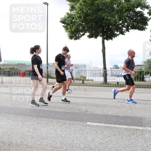 29.06.2025 - hella hamburg halbmarathon Lena Gebhardt http://msf.ph/oto/8379535 29.06.2025 10:40:12 Lombardsbrücke 671, 1018, 1037, 1058, 1076, 1291, 1586, 1691, 1899, 2019, 2109, 2254, 2313, 2515, 2572, 2866, 2888, 3046, 3237, 3293, 3295, 3515, 3607, 3808, 3810, 3882, 3883, 3884, 4173, 4271, 4471, 4752, 4756, 5113, 5229, 5263, 5351, 5352, 5654, 5702, 5877, 5901, 5975, 6076, 6097, 6229, 6363, 6463, 6548, 6673, 6698, 6739, 6750, 6866, 6876, 6890, 6920, 7045, 7108, 7174, 7429, 7455, 7456, 7675, 7850, 8107, 8307, 8391, 8612, 10441 meine-sportfotos.de