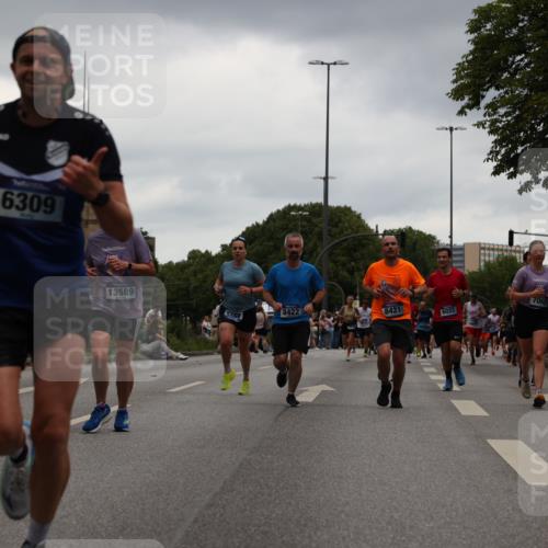 29.06.2025 - hella hamburg halbmarathon Yannick Fuchs http://msf.ph/oto/8379548 29.06.2025 10:54:40 20KM 1364, 1414, 1653, 1681, 2322, 2323, 2363, 6033, 6201, 6309, 6487, 6754, 6757, 7006, 7065, 7636, 8003, 8191, 8421, 8422, 8662, 8923, 9020, 9021, 10534, 10576, 11041, 11366, 11623, 11702, 11753, 11782, 11937, 12491, 13459, 13488, 13589, 14429, 15269, 17491, 17899, 17952, 18029, 18063, 19117, 19146, 19246 meine-sportfotos.de