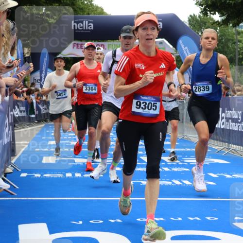29.06.2025 - hella hamburg halbmarathon Strokosch-Dieckow http://msf.ph/oto/8379561 29.06.2025 10:47:27 Ziel 51, 1012, 1070, 1592, 1696, 2274, 2284, 2839, 2864, 2869, 2953, 3304, 5532, 5650, 5889, 6009, 8023, 8234, 8693, 8852, 8927, 9305, 10423, 11021, 11077, 11491, 12870, 13223, 13303, 13782, 15350, 15479, 15611, 15923, 16089, 16819, 17846, 17905, 18104, 18758, 18974, 19181 meine-sportfotos.de