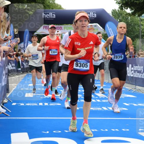 29.06.2025 - hella hamburg halbmarathon Strokosch-Dieckow http://msf.ph/oto/8379577 29.06.2025 10:47:27 Ziel 51, 1012, 1070, 1592, 1696, 2274, 2284, 2839, 2864, 2869, 2953, 3304, 5532, 5650, 5889, 6009, 8023, 8234, 8693, 8852, 8927, 9305, 10423, 11021, 11077, 11491, 12870, 13223, 13303, 13782, 15350, 15479, 15611, 15923, 16089, 16819, 17846, 17905, 18104, 18758, 18974, 19181 meine-sportfotos.de