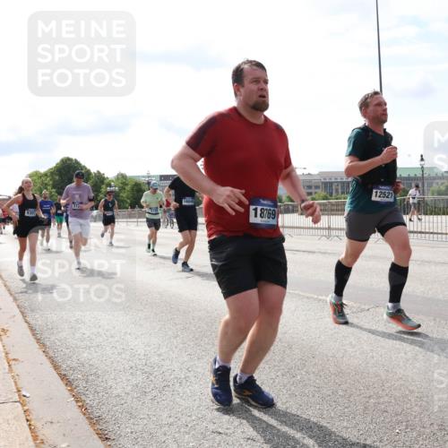 29.06.2025 - hella hamburg halbmarathon Lena Gebhardt http://msf.ph/oto/8379578 29.06.2025 10:15:28 Lombardsbrücke 9307, 272, 5739, 16040, 18769, 12521, 1296, 1440, 1524, 1745, 2110, 2140, 2281, 2720, 2989, 3417, 3507, 3509, 3513, 3650, 3844, 4007, 4466, 4492, 4494, 4495, 5069, 5271, 5739, 5800, 5986, 6181, 6248, 6317, 6376, 6576, 7452, 7809, 7810, 7881, 8237, 8256, 8275, 8609, 9113, 9192, 9307, 9423, 9657, 9847, 9911, 9975, 9997, 10108, 10589, 10775, 10858, 11271, 11598, 12457, 12521, 13179, 13197, 13453, 13500, 13818, 13951, 14413, 14550, 14552, 15150, 15307, 15740 meine-sportfotos.de