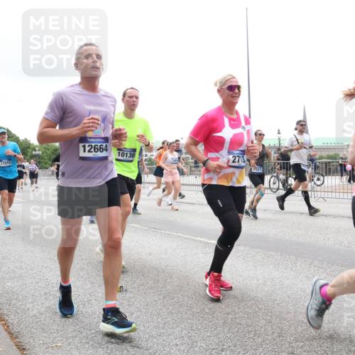 29.06.2025 - hella hamburg halbmarathon Lena Gebhardt http://msf.ph/oto/8379596 29.06.2025 10:49:26 Lombardsbrücke 17964, 17315, 12664, 10130, 2713, 05, 1525, 1625, 1805, 1888, 2067, 2395, 2466, 2527, 2541, 2668, 2713, 2862, 2927, 3070, 3086, 3183, 3232, 3253, 3383, 3943, 4403, 4525, 4527, 4589, 4769, 4809, 5106, 5118, 5463, 5551, 5552, 5694, 6191, 6566, 6694, 6979, 6989, 7301, 7305, 7339, 7650, 7931, 7936, 8549, 9162, 9245, 9261, 9341, 9359, 10033, 10038, 10081, 10130, 10333, 10479, 10704, 10782, 10785, 11000, 11031, 11192, 11558, 11631, 12388, 13764 meine-sportfotos.de