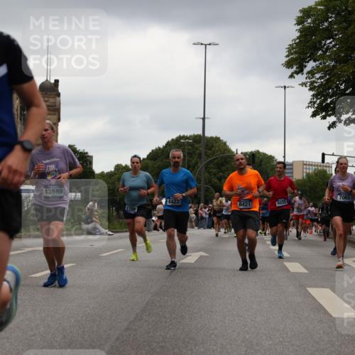 29.06.2025 - hella hamburg halbmarathon Yannick Fuchs http://msf.ph/oto/8379731 29.06.2025 10:54:40 20KM 1364, 1414, 1653, 1681, 2322, 2323, 2363, 6033, 6201, 6309, 6487, 6754, 6757, 7006, 7065, 7636, 8003, 8191, 8421, 8422, 8662, 8923, 9020, 9021, 10534, 10576, 11041, 11366, 11623, 11702, 11753, 11782, 11937, 12491, 13459, 13488, 13589, 14429, 15269, 17491, 17899, 17952, 18029, 18063, 19117, 19146, 19246 meine-sportfotos.de