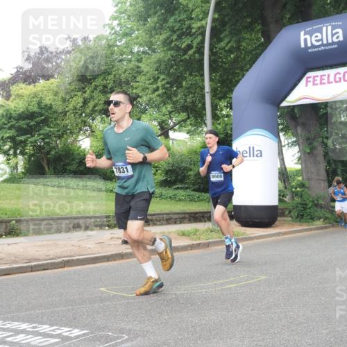 29.06.2025 - hella hamburg halbmarathon KatJ http://msf.ph/oto/8379748 29.06.2025 10:24:59 Zwischen KM18-KM19 4062, 6829, 7831 meine-sportfotos.de