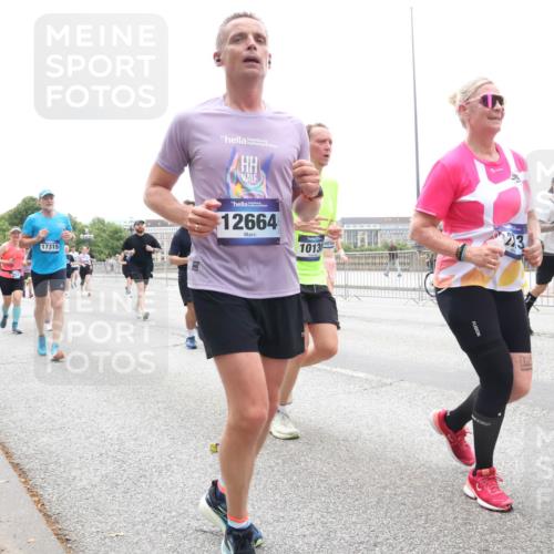 29.06.2025 - hella hamburg halbmarathon Lena Gebhardt http://msf.ph/oto/8379771 29.06.2025 10:49:26 Lombardsbrücke 17315, 17964, 16, 12664, 1013, 0030, 21, 6497, 1525, 1625, 1805, 1888, 2067, 2395, 2466, 2527, 2541, 2668, 2713, 2862, 2927, 3070, 3086, 3183, 3232, 3253, 3383, 3943, 4403, 4525, 4527, 4589, 4769, 4809, 5106, 5118, 5463, 5551, 5552, 5694, 6191, 6566, 6694, 6979, 6989, 7301, 7305, 7339, 7650, 7931, 7936, 8549, 9162, 9245, 9261, 9341, 9359, 10033, 10038, 10081, 10130, 10333, 10479, 10704, 10782, 10785, 11000, 11031, 11192, 11558, 11631, 12388, 13764 meine-sportfotos.de