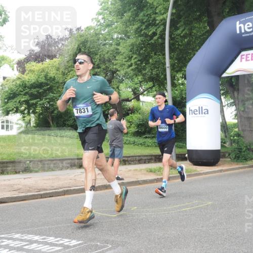 29.06.2025 - hella hamburg halbmarathon KatJ http://msf.ph/oto/8379777 29.06.2025 10:24:59 Zwischen KM18-KM19 4062, 6829, 7831 meine-sportfotos.de