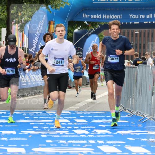 29.06.2025 - hella hamburg halbmarathon Strokosch-Dieckow http://msf.ph/oto/8379867 29.06.2025 10:24:46 Ziel 1241, 1271, 2892, 7142, 11678, 13872, 14836, 16361, 17752, 18740 meine-sportfotos.de