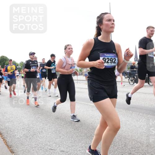 29.06.2025 - hella hamburg halbmarathon Lena Gebhardt http://msf.ph/oto/8379937 29.06.2025 10:40:13 Lombardsbrücke 0648, 91, 3519, 5545, 0105, 2019, 9, 49, 9292, 18705, 10818, 1018, 1037, 1058, 1076, 1291, 1586, 1691, 1899, 2019, 2109, 2254, 2313, 2515, 2572, 2866, 2888, 3046, 3237, 3293, 3295, 3515, 3607, 3808, 3810, 3882, 3883, 3884, 4173, 4271, 4471, 4752, 4756, 5113, 5229, 5263, 5351, 5352, 5654, 5702, 5877, 5901, 5975, 6076, 6097, 6229, 6363, 6463, 6548, 6673, 6698, 6739, 6750, 6866, 6876, 6890, 6920, 7045, 7108, 7174, 7455, 7456, 7675, 7850, 8107, 8307, 8391, 8612, 10441 meine-sportfotos.de