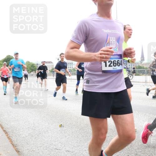 29.06.2025 - hella hamburg halbmarathon Lena Gebhardt http://msf.ph/oto/8379987 29.06.2025 10:49:27 Lombardsbrücke 17315, 17647, 12664, 13, 252, 1040, 1041, 1525, 1625, 1805, 1888, 2067, 2395, 2466, 2527, 2541, 2668, 2713, 2862, 2927, 3070, 3086, 3183, 3232, 3253, 3383, 3943, 4403, 4525, 4527, 4589, 4769, 4809, 5106, 5118, 5463, 5551, 5552, 5694, 6191, 6694, 6979, 6989, 7301, 7305, 7339, 7650, 7679, 7931, 7936, 8549, 9162, 9245, 9261, 9341, 9359, 10033, 10038, 10081, 10130, 10333, 10479, 10704, 10782, 10785, 11000, 11031, 11192, 11558, 11631, 12388, 13764 meine-sportfotos.de