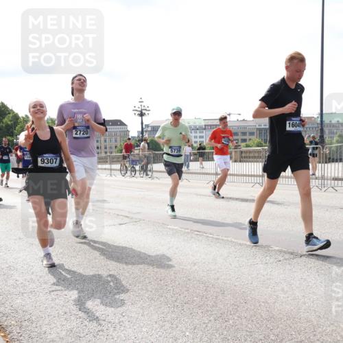 29.06.2025 - hella hamburg halbmarathon Lena Gebhardt http://msf.ph/oto/8380050 29.06.2025 10:15:29 Lombardsbrücke 13500, 1349, 9307, 2720, 5739, 16040, 1296, 1440, 1524, 1745, 2110, 2281, 2720, 2989, 3417, 3513, 3650, 3844, 4007, 4466, 4492, 4494, 4495, 5069, 5271, 5739, 5986, 6317, 6376, 6576, 7452, 7809, 7810, 7881, 8237, 8256, 8275, 8609, 9113, 9192, 9307, 9423, 9657, 9847, 9975, 9997, 10108, 10589, 10775, 10858, 11271, 11598, 12457, 12521, 13179, 13197, 13453, 13500, 13818, 13951, 14413, 14423, 14550, 14552, 15150, 15307, 15740 meine-sportfotos.de