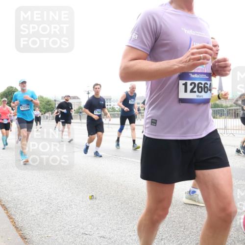 29.06.2025 - hella hamburg halbmarathon Lena Gebhardt http://msf.ph/oto/8380068 29.06.2025 10:49:27 Lombardsbrücke 17964, 17315, 1764, 2541, 12664, 000, 2527, 1040, 1041, 1525, 1625, 1805, 1888, 2067, 2395, 2466, 2527, 2541, 2668, 2713, 2862, 2927, 3070, 3086, 3183, 3232, 3253, 3383, 3943, 4403, 4525, 4527, 4589, 4769, 4809, 5106, 5118, 5463, 5551, 5552, 5694, 6191, 6694, 6979, 6989, 7301, 7305, 7339, 7650, 7679, 7931, 7936, 8549, 9162, 9245, 9261, 9341, 9359, 10033, 10038, 10081, 10130, 10333, 10479, 10704, 10782, 10785, 11000, 11031, 11192, 11558, 11631, 12388, 13764 meine-sportfotos.de