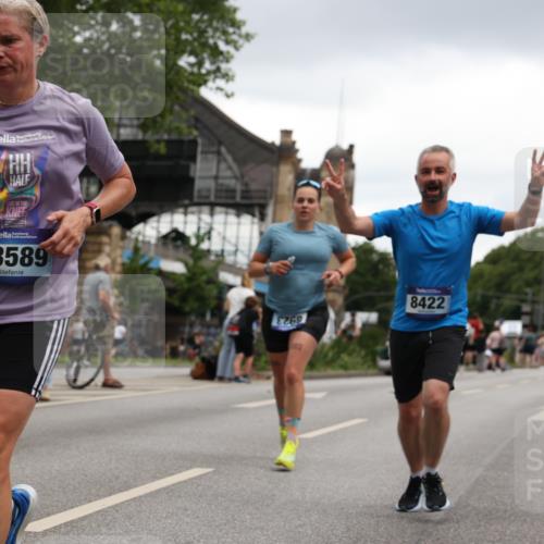 29.06.2025 - hella hamburg halbmarathon Yannick Fuchs http://msf.ph/oto/8380113 29.06.2025 10:54:42 20KM 1364, 1414, 1653, 1681, 2322, 2323, 2363, 6033, 6201, 6309, 6487, 6754, 6757, 7006, 7065, 7636, 7761, 8191, 8421, 8422, 8662, 8923, 9020, 9021, 10534, 10576, 11623, 11702, 11753, 11782, 11937, 12491, 13459, 13488, 13589, 14429, 15269, 17491, 17899, 17952, 18029, 18063, 18757, 19117, 19146, 19246 meine-sportfotos.de