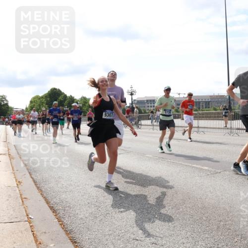 29.06.2025 - hella hamburg halbmarathon Lena Gebhardt http://msf.ph/oto/8380117 29.06.2025 10:15:30 Lombardsbrücke 16040, 9307, 5739, 13453, 1296, 1440, 1524, 1745, 2110, 2281, 2720, 2989, 3417, 3513, 3650, 4007, 4466, 4492, 4494, 4495, 5069, 5271, 5739, 5986, 6317, 6376, 6576, 7452, 7809, 7810, 7881, 8237, 8256, 8609, 9192, 9307, 9423, 9657, 9847, 9975, 9997, 10108, 10775, 10858, 11271, 11598, 12457, 12521, 13179, 13197, 13453, 13500, 13818, 13951, 14413, 14423, 14550, 14552, 15150, 15307, 15740 meine-sportfotos.de