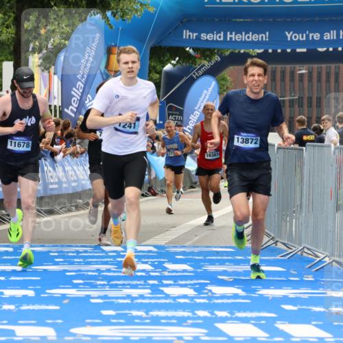 29.06.2025 - hella hamburg halbmarathon Strokosch-Dieckow http://msf.ph/oto/8380120 29.06.2025 10:24:46 Ziel 1241, 1271, 2892, 7142, 11678, 13872, 14836, 16361, 17752, 18740 meine-sportfotos.de