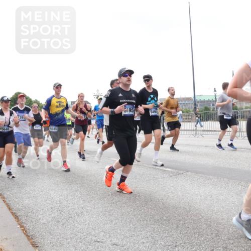 29.06.2025 - hella hamburg halbmarathon Lena Gebhardt http://msf.ph/oto/8380128 29.06.2025 10:40:14 Lombardsbrücke 0648, 129, 3515, 16545, 195, 9495, 108061, 67, 1018, 1037, 1058, 1076, 1291, 1586, 1691, 1899, 2019, 2109, 2254, 2313, 2515, 2572, 2763, 2866, 2888, 3046, 3237, 3293, 3295, 3515, 3607, 3808, 3810, 3882, 3883, 3884, 4173, 4271, 4471, 4752, 4756, 5059, 5113, 5229, 5263, 5351, 5352, 5654, 5702, 5877, 5901, 5975, 6076, 6097, 6229, 6363, 6463, 6548, 6673, 6698, 6750, 6866, 6876, 6890, 6920, 7045, 7108, 7174, 7455, 7456, 7675, 7850, 8107, 8307, 8391, 8612, 10441 meine-sportfotos.de