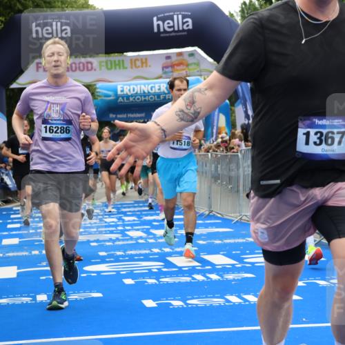 29.06.2025 - hella hamburg halbmarathon Strokosch-Dieckow http://msf.ph/oto/8380137 29.06.2025 10:47:16 Ziel 2274, 2623, 2864, 5024, 6134, 6168, 6203, 6373, 6716, 7480, 10208, 10211, 10423, 11077, 11491, 11518, 13007, 13672, 13782, 14722, 15611, 16089, 16286, 17718, 17915, 18856 meine-sportfotos.de