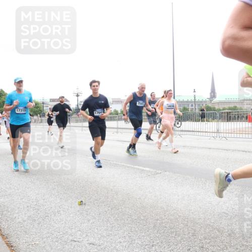 29.06.2025 - hella hamburg halbmarathon Lena Gebhardt http://msf.ph/oto/8380157 29.06.2025 10:49:27 Lombardsbrücke 2541, 10038, 17315, 17647, 17964, 1040, 1041, 1525, 1625, 1805, 1888, 2067, 2395, 2466, 2527, 2541, 2668, 2713, 2862, 2927, 3070, 3086, 3183, 3232, 3253, 3383, 3943, 4403, 4525, 4527, 4589, 4769, 4809, 5106, 5118, 5463, 5551, 5552, 5694, 6191, 6694, 6979, 6989, 7301, 7305, 7339, 7650, 7679, 7931, 7936, 8549, 9162, 9245, 9261, 9341, 9359, 10033, 10038, 10081, 10130, 10333, 10479, 10704, 10782, 10785, 11000, 11031, 11192, 11558, 11631, 12388, 13764 meine-sportfotos.de
