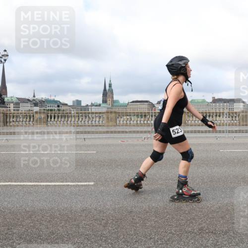 29.06.2025 - hella hamburg halbmarathon Lena Gebhardt http://msf.ph/oto/8380191 29.06.2025 09:14:14 Lombardsbrücke 523 meine-sportfotos.de