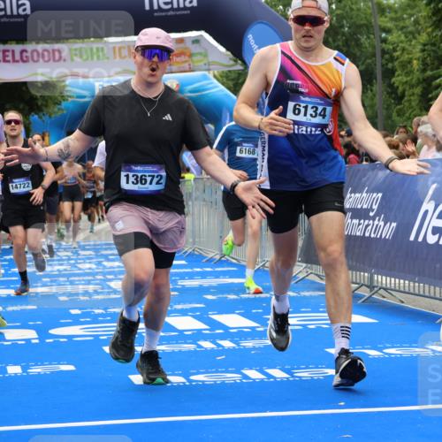 29.06.2025 - hella hamburg halbmarathon Strokosch-Dieckow http://msf.ph/oto/8380200 29.06.2025 10:47:15 Ziel 2623, 2864, 5024, 6134, 6168, 6203, 6373, 6716, 7480, 10208, 10211, 11491, 11518, 13007, 13672, 13782, 14722, 15611, 16089, 16286, 17718, 17915, 18856 meine-sportfotos.de