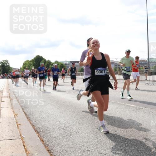 29.06.2025 - hella hamburg halbmarathon Lena Gebhardt http://msf.ph/oto/8380223 29.06.2025 10:15:30 Lombardsbrücke 18252, 9307, 5739, 1296, 1440, 1524, 1745, 2110, 2281, 2720, 2989, 3417, 3513, 3650, 4007, 4466, 4492, 4494, 4495, 5069, 5271, 5739, 5986, 6317, 6376, 6576, 7452, 7809, 7810, 7881, 8237, 8256, 8609, 9192, 9307, 9423, 9657, 9847, 9975, 9997, 10108, 10775, 10858, 11271, 11598, 12457, 12521, 13179, 13197, 13453, 13500, 13818, 13951, 14413, 14423, 14550, 14552, 15150, 15307, 15740 meine-sportfotos.de