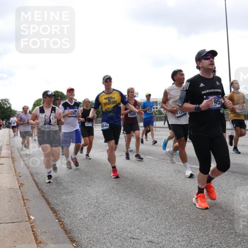 29.06.2025 - hella hamburg halbmarathon Lena Gebhardt http://msf.ph/oto/8380278 29.06.2025 10:40:14 Lombardsbrücke 0648, 291, 351, 6545, 2866, 195, 1018, 1037, 1058, 1076, 1291, 1586, 1691, 1899, 2019, 2109, 2254, 2313, 2515, 2572, 2763, 2866, 2888, 3046, 3237, 3293, 3295, 3515, 3607, 3808, 3810, 3882, 3883, 3884, 4173, 4271, 4471, 4752, 4756, 5059, 5113, 5229, 5263, 5351, 5352, 5654, 5702, 5877, 5901, 5975, 6076, 6097, 6229, 6363, 6463, 6548, 6673, 6698, 6750, 6866, 6876, 6890, 6920, 7045, 7108, 7174, 7455, 7456, 7675, 7850, 8107, 8307, 8391, 8612, 10441 meine-sportfotos.de