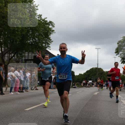 29.06.2025 - hella hamburg halbmarathon Yannick Fuchs http://msf.ph/oto/8380300 29.06.2025 10:54:43 20KM 1364, 1414, 1653, 1681, 2322, 2323, 2363, 3698, 6033, 6201, 6309, 6487, 6754, 6757, 7006, 7065, 7306, 7636, 7761, 8191, 8421, 8422, 8662, 8923, 9020, 9021, 10534, 10576, 11623, 11702, 11753, 11782, 11937, 12491, 13459, 13488, 13589, 14429, 15269, 17491, 17899, 17952, 18029, 18063, 18757, 19117, 19146, 19242, 19246 meine-sportfotos.de