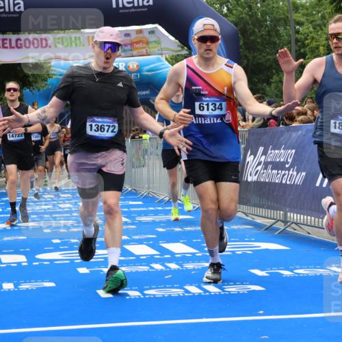29.06.2025 - hella hamburg halbmarathon Strokosch-Dieckow http://msf.ph/oto/8380306 29.06.2025 10:47:15 Ziel 2623, 2864, 5024, 6134, 6168, 6203, 6373, 6716, 7480, 10208, 10211, 11491, 11518, 13007, 13672, 13782, 14722, 15611, 16089, 16286, 17718, 17915, 18856 meine-sportfotos.de