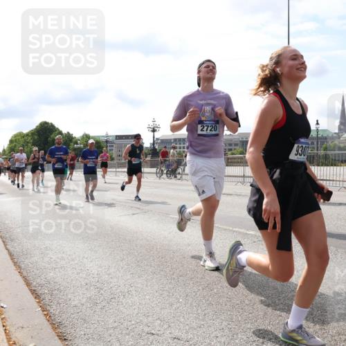 29.06.2025 - hella hamburg halbmarathon Lena Gebhardt http://msf.ph/oto/8380308 29.06.2025 10:15:30 Lombardsbrücke 13500, 345, 2720, 9307, 1296, 1440, 1524, 1745, 2110, 2281, 2720, 2989, 3417, 3513, 3650, 4007, 4466, 4492, 4494, 4495, 5069, 5271, 5739, 5986, 6317, 6376, 6576, 7452, 7809, 7810, 7881, 8237, 8256, 8609, 9192, 9307, 9423, 9657, 9847, 9975, 9997, 10108, 10775, 10858, 11271, 11598, 12457, 12521, 13179, 13197, 13453, 13500, 13818, 13951, 14413, 14423, 14550, 14552, 15150, 15307, 15740 meine-sportfotos.de