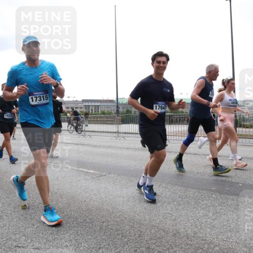 29.06.2025 - hella hamburg halbmarathon Lena Gebhardt http://msf.ph/oto/8380333 29.06.2025 10:49:28 Lombardsbrücke 292, 10333, 17315, 17647, 10038, 1040, 1041, 1525, 1625, 1805, 1888, 2067, 2395, 2466, 2527, 2541, 2668, 2713, 2862, 2927, 2997, 3070, 3086, 3183, 3232, 3253, 3383, 3943, 4403, 4525, 4527, 4589, 4769, 4809, 5076, 5106, 5118, 5463, 5551, 5552, 5694, 6191, 6694, 6979, 6989, 7301, 7305, 7339, 7650, 7679, 7931, 7936, 8549, 9162, 9245, 9261, 9341, 9359, 10033, 10038, 10081, 10130, 10333, 10479, 10704, 10782, 10785, 11031, 11192, 11558, 11631, 12388, 13764 meine-sportfotos.de