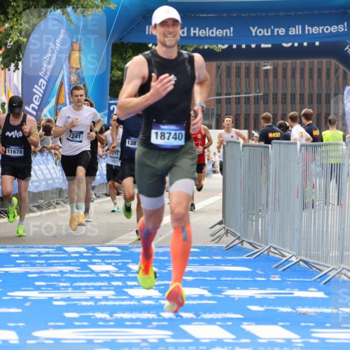 29.06.2025 - hella hamburg halbmarathon Strokosch-Dieckow http://msf.ph/oto/8380345 29.06.2025 10:24:43 Ziel 1241, 1271, 2892, 7142, 11678, 13872, 18740 meine-sportfotos.de