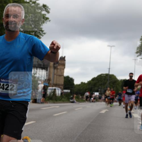 29.06.2025 - hella hamburg halbmarathon Yannick Fuchs http://msf.ph/oto/8380371 29.06.2025 10:54:44 20KM 1364, 1414, 1653, 2322, 2323, 2363, 3698, 6033, 6201, 6309, 6487, 6754, 6757, 7006, 7065, 7306, 7636, 7759, 7761, 8191, 8421, 8422, 8662, 8923, 9020, 9021, 10534, 10576, 11623, 11702, 11753, 11782, 11937, 12491, 13459, 13488, 13589, 14429, 15269, 16621, 17491, 17899, 17952, 18029, 18063, 18757, 19117, 19146, 19242, 19246 meine-sportfotos.de