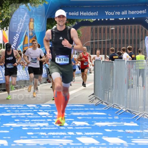 29.06.2025 - hella hamburg halbmarathon Strokosch-Dieckow http://msf.ph/oto/8380412 29.06.2025 10:24:43 Ziel 1241, 1271, 2892, 7142, 11678, 13872, 18740 meine-sportfotos.de