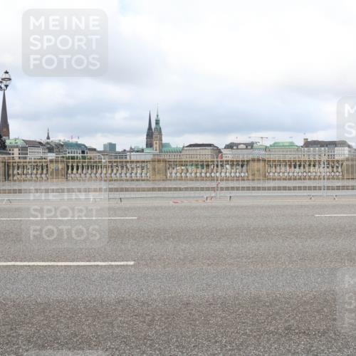29.06.2025 - hella hamburg halbmarathon Lena Gebhardt http://msf.ph/oto/8380423 29.06.2025 09:14:15 Lombardsbrücke 20523, 523 meine-sportfotos.de