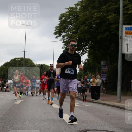 29.06.2025 - hella hamburg halbmarathon Yannick Fuchs http://msf.ph/oto/8380492 29.06.2025 10:54:45 20KM 1364, 1414, 1653, 2322, 2323, 3698, 5602, 5603, 6033, 6201, 6309, 6487, 6754, 6757, 6921, 7006, 7065, 7306, 7636, 7759, 7761, 8191, 8421, 8422, 8662, 8923, 9020, 9021, 10534, 10576, 11623, 11702, 11753, 11782, 11937, 12491, 13459, 13488, 13589, 14429, 15269, 16621, 17491, 17899, 17952, 18029, 18063, 18757, 19117, 19146, 19242, 19246 meine-sportfotos.de