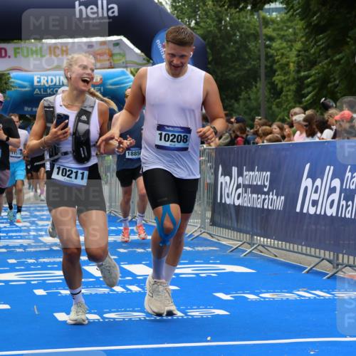 29.06.2025 - hella hamburg halbmarathon Strokosch-Dieckow http://msf.ph/oto/8380496 29.06.2025 10:47:13 Ziel 2623, 2864, 4093, 5024, 6134, 6168, 6203, 6373, 6716, 7480, 7908, 10208, 10211, 11518, 12579, 13007, 13672, 13782, 14722, 15611, 15684, 16286, 17718, 17915, 18856 meine-sportfotos.de