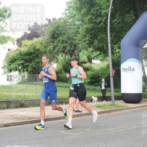 29.06.2025 - hella hamburg halbmarathon KatJ http://msf.ph/oto/8380553 29.06.2025 10:25:05 Zwischen KM18-KM19 2774, 4062, 6990 meine-sportfotos.de