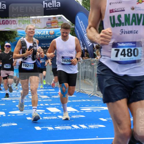 29.06.2025 - hella hamburg halbmarathon Strokosch-Dieckow http://msf.ph/oto/8380625 29.06.2025 10:47:13 Ziel 2623, 2864, 4093, 5024, 6134, 6168, 6203, 6373, 6716, 7480, 7908, 10208, 10211, 11518, 12579, 13007, 13672, 13782, 14722, 15611, 15684, 16286, 17718, 17915, 18856 meine-sportfotos.de