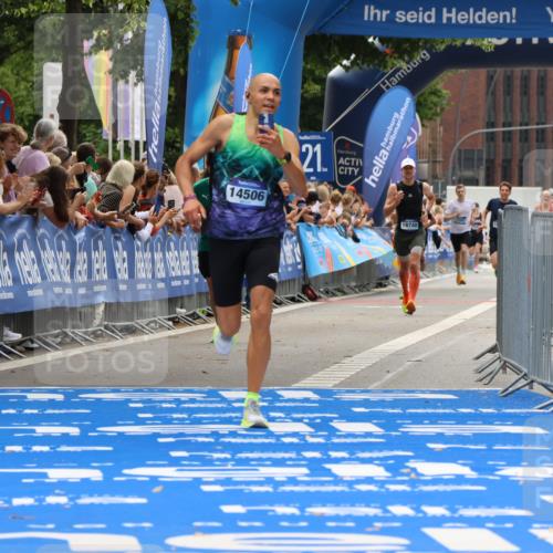 29.06.2025 - hella hamburg halbmarathon Strokosch-Dieckow http://msf.ph/oto/8380630 29.06.2025 10:24:32 Ziel 2892, 7855, 14506 meine-sportfotos.de