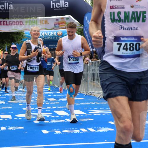 29.06.2025 - hella hamburg halbmarathon Strokosch-Dieckow http://msf.ph/oto/8380650 29.06.2025 10:47:13 Ziel 2623, 2864, 4093, 5024, 6134, 6168, 6203, 6373, 6716, 7480, 7908, 10208, 10211, 11518, 12579, 13007, 13672, 13782, 14722, 15611, 15684, 16286, 17718, 17915, 18856 meine-sportfotos.de