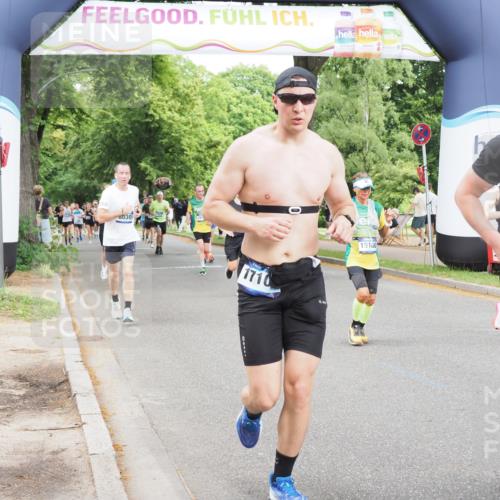 29.06.2025 - hella hamburg halbmarathon MichiJ http://msf.ph/oto/8380678 29.06.2025 10:46:17 Zwischen KM18-KM19 2780, 4986, 6220, 7065, 8585, 10488, 11394, 12206, 12261, 12446, 15232, 15284, 19160 meine-sportfotos.de
