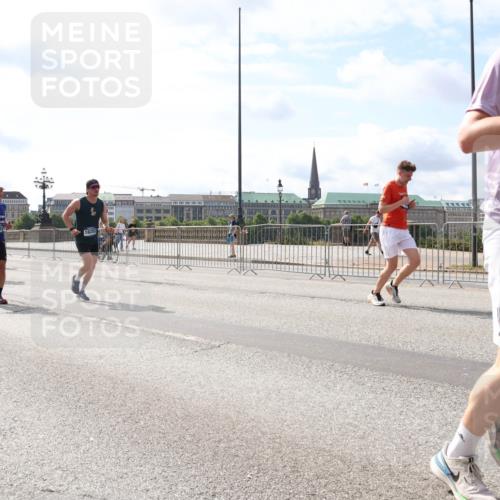 29.06.2025 - hella hamburg halbmarathon Lena Gebhardt http://msf.ph/oto/8380680 29.06.2025 10:15:31 Lombardsbrücke 13500, 18252, 272, 573, 1296, 1440, 1524, 1745, 2110, 2281, 2720, 2989, 3417, 3513, 3650, 4007, 4466, 4492, 4494, 4495, 5069, 5271, 5739, 5986, 6317, 6376, 6576, 7452, 7809, 7810, 7881, 8237, 8256, 8609, 9192, 9307, 9423, 9657, 9847, 9975, 9997, 10108, 10775, 10858, 11598, 12457, 12469, 12521, 13179, 13197, 13453, 13500, 13818, 13951, 14413, 14423, 14550, 14552, 15150, 15307, 15740 meine-sportfotos.de